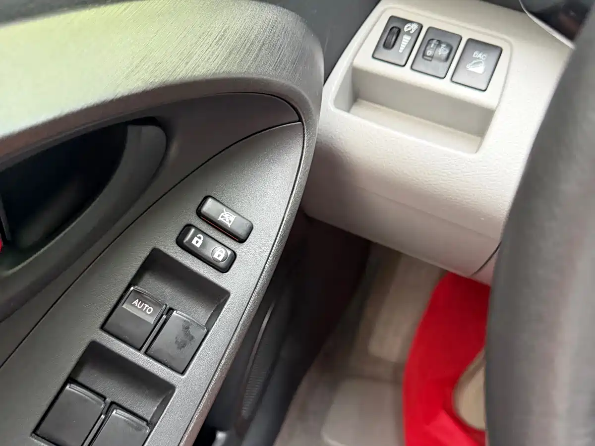 Toyota RAV4 Rongfang 2009 2.0L Automatic Luxury Edition фото 12