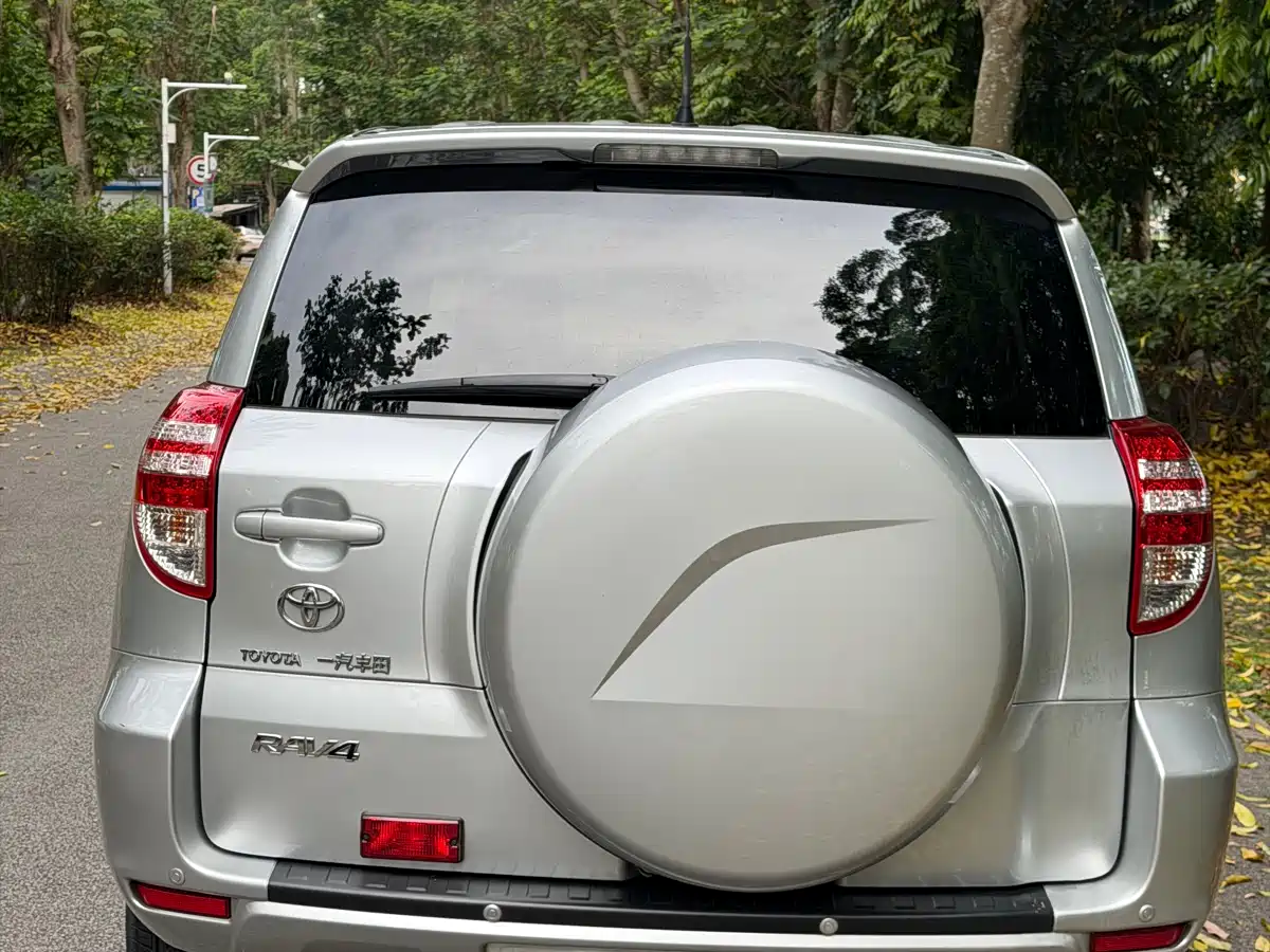 Toyota RAV4 Rongfang 2009 2.0L Automatic Luxury Edition фото 5