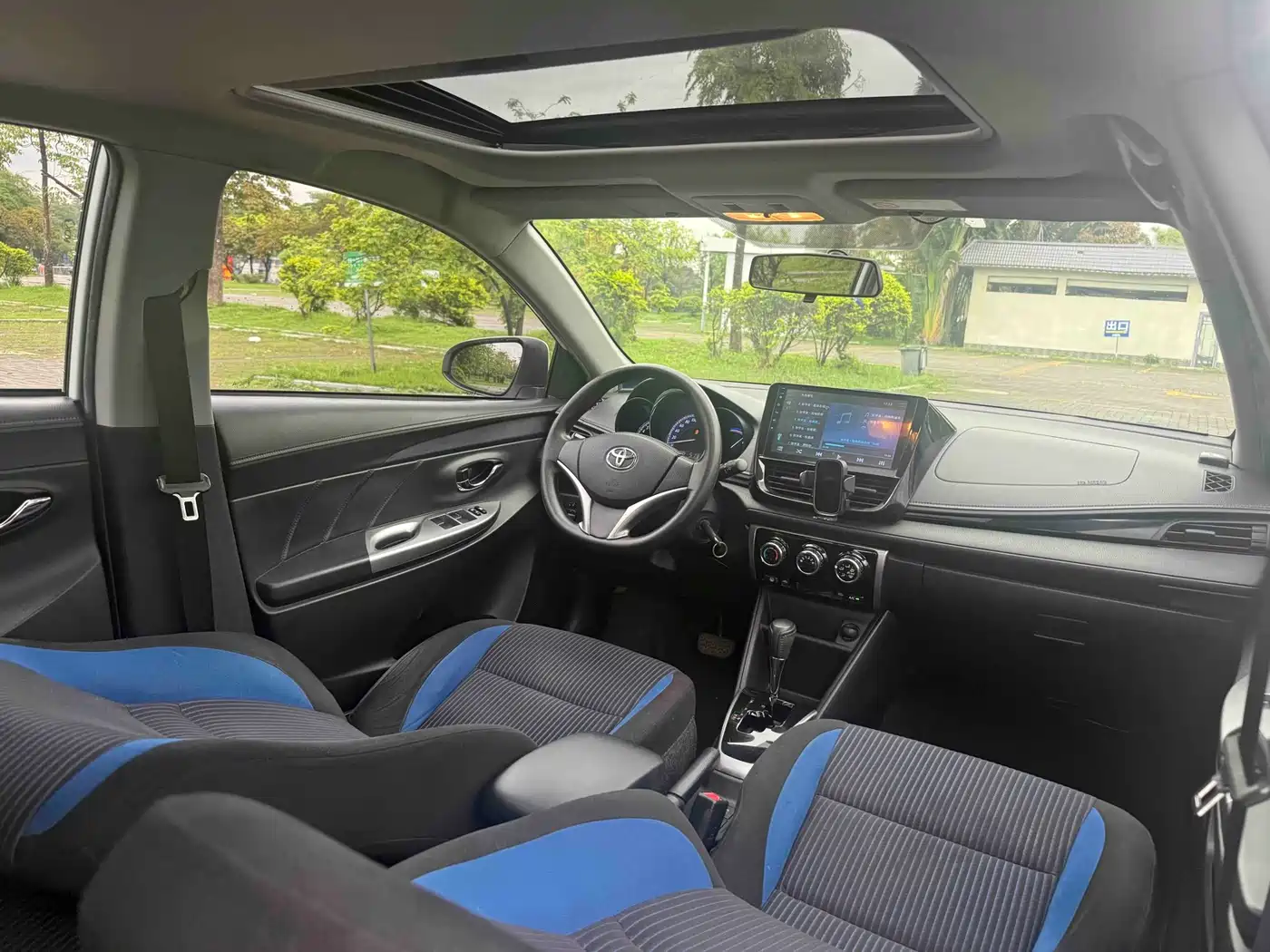 Toyota YARiS L Zhi Xuan 2017 1.5G CVT Speed Sunroof Upgrade Edition фото 8