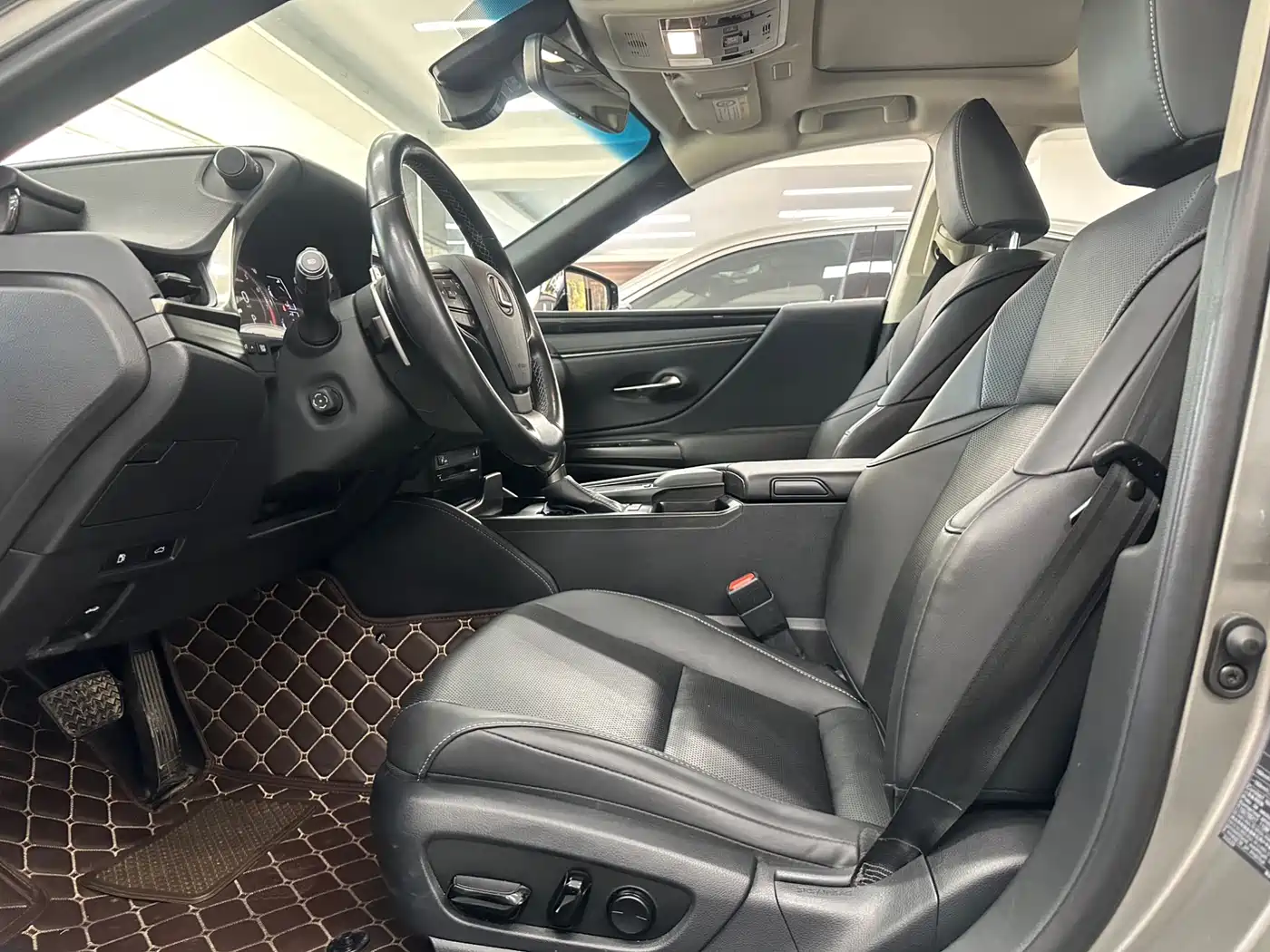 Lexus ES 2020 200 Excellence фото 10