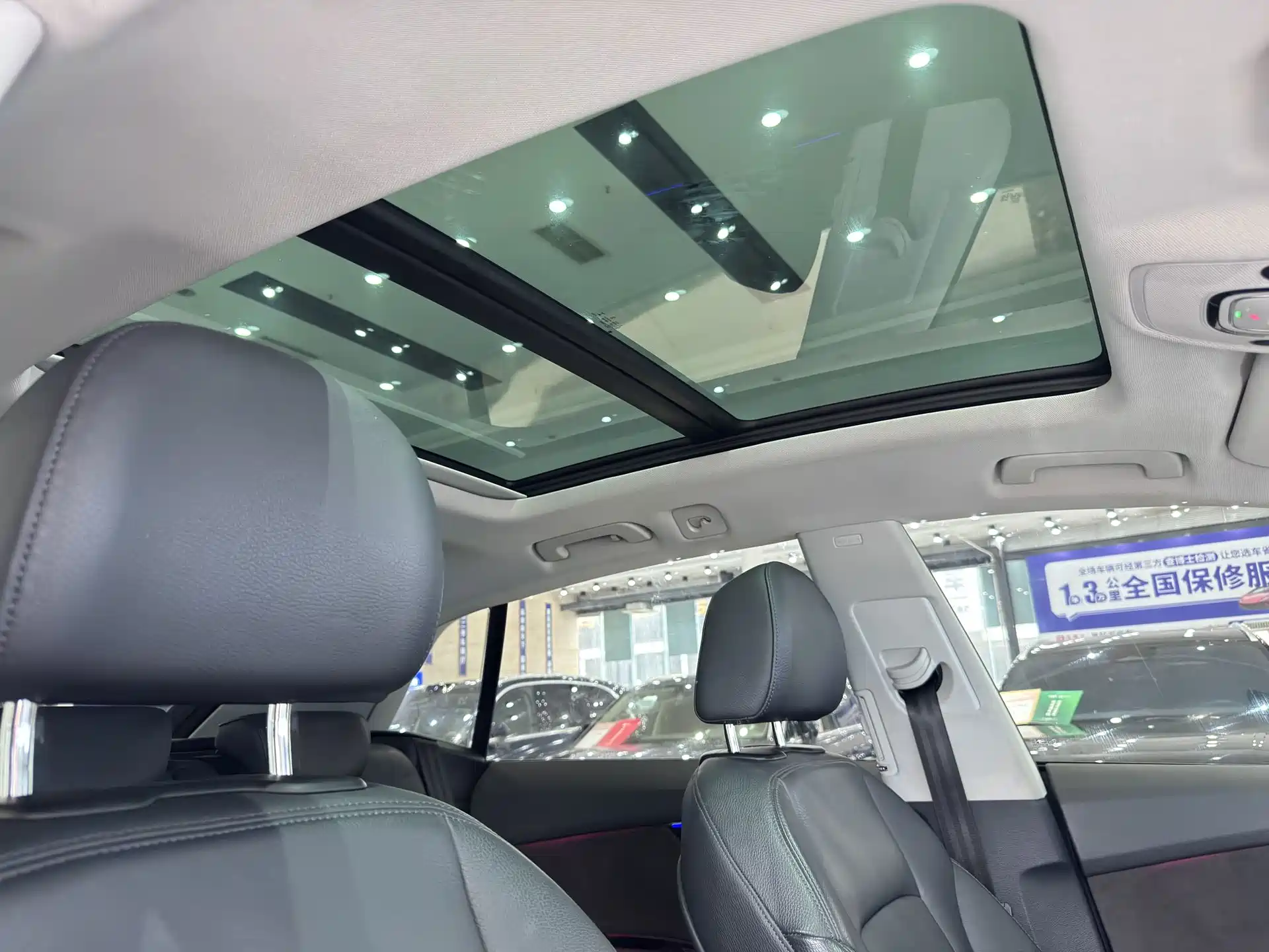 Photo 13 - Audi Q8