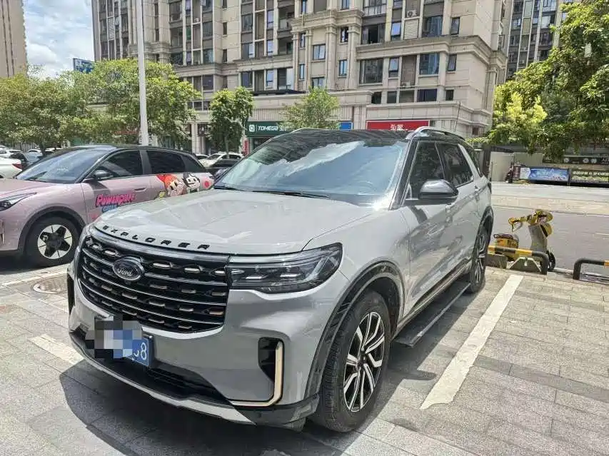 Фото 1 - Ford Explorer