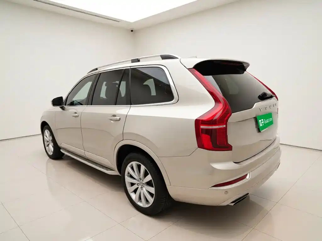 Фото 4 - Volvo XC90