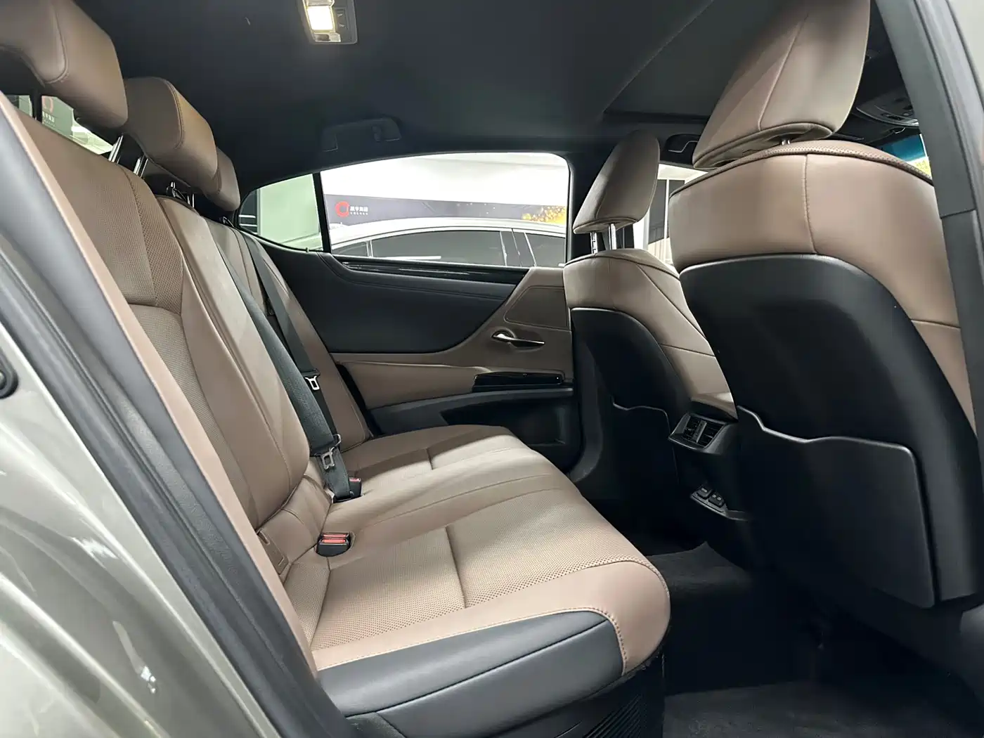 Lexus ES 2021 300h Luxury Edition фото 14