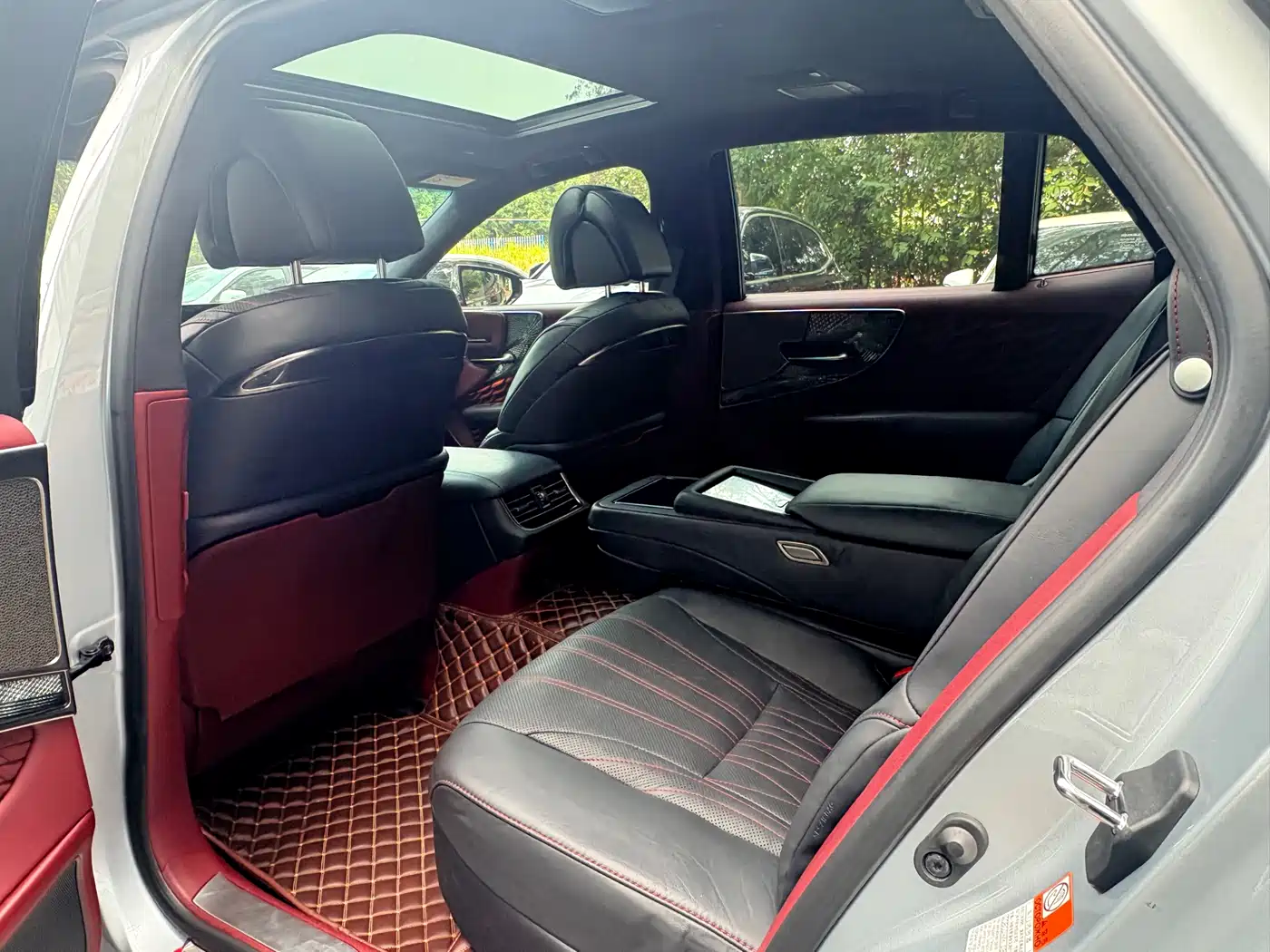 Lexus LS 2021 500h Executive Edition фото 5