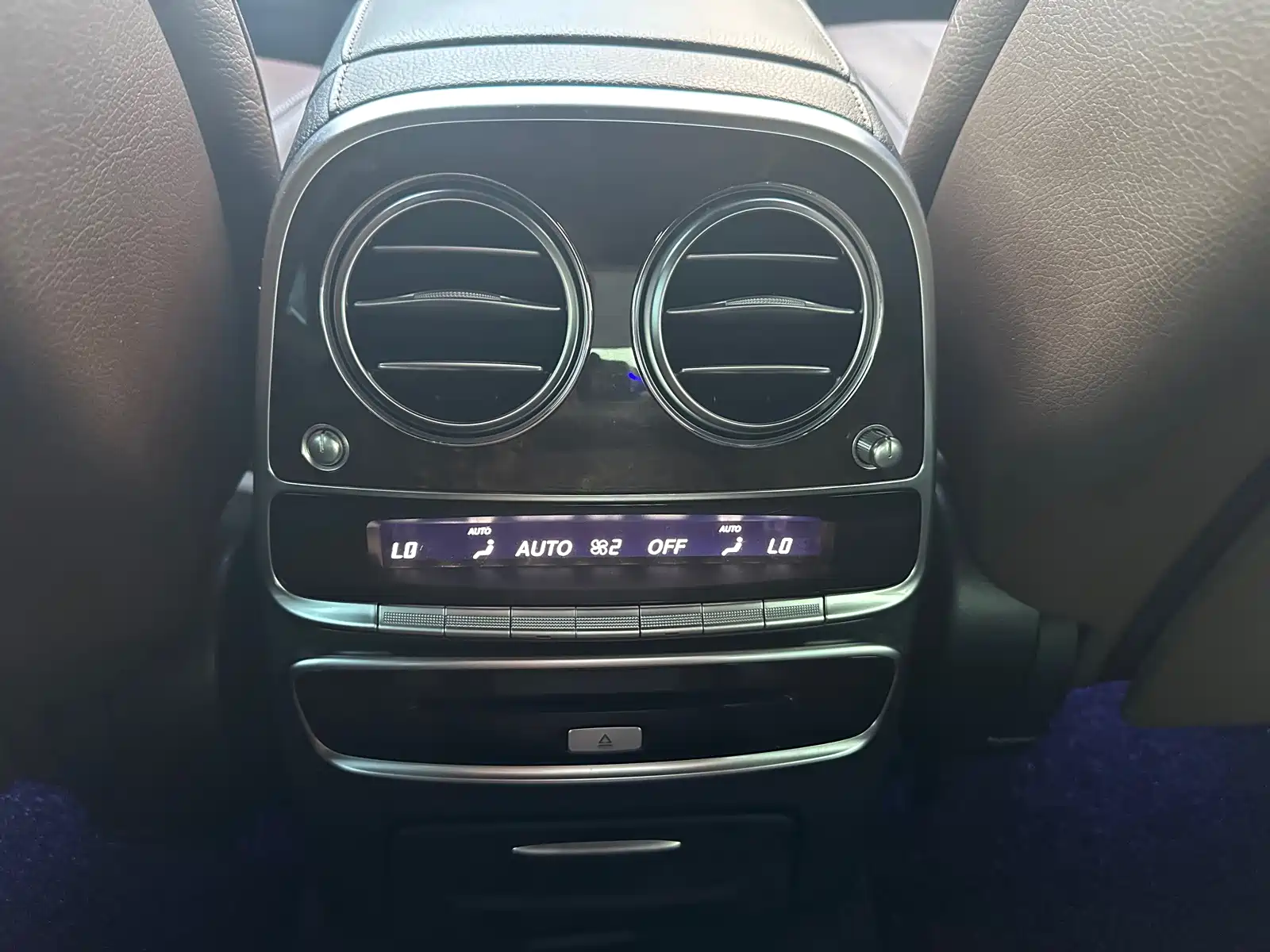Photo 23 - Mercedes-Benz S-Class