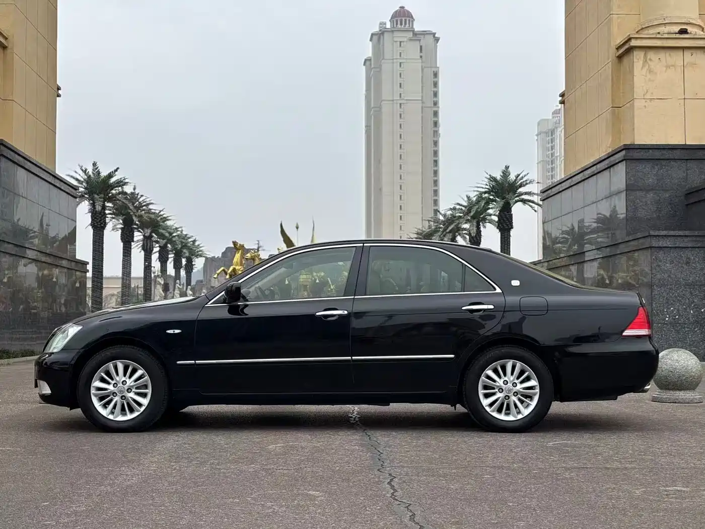 Toyota Crown 2009 2.5L Royal Special Enhanced Edition фото 2