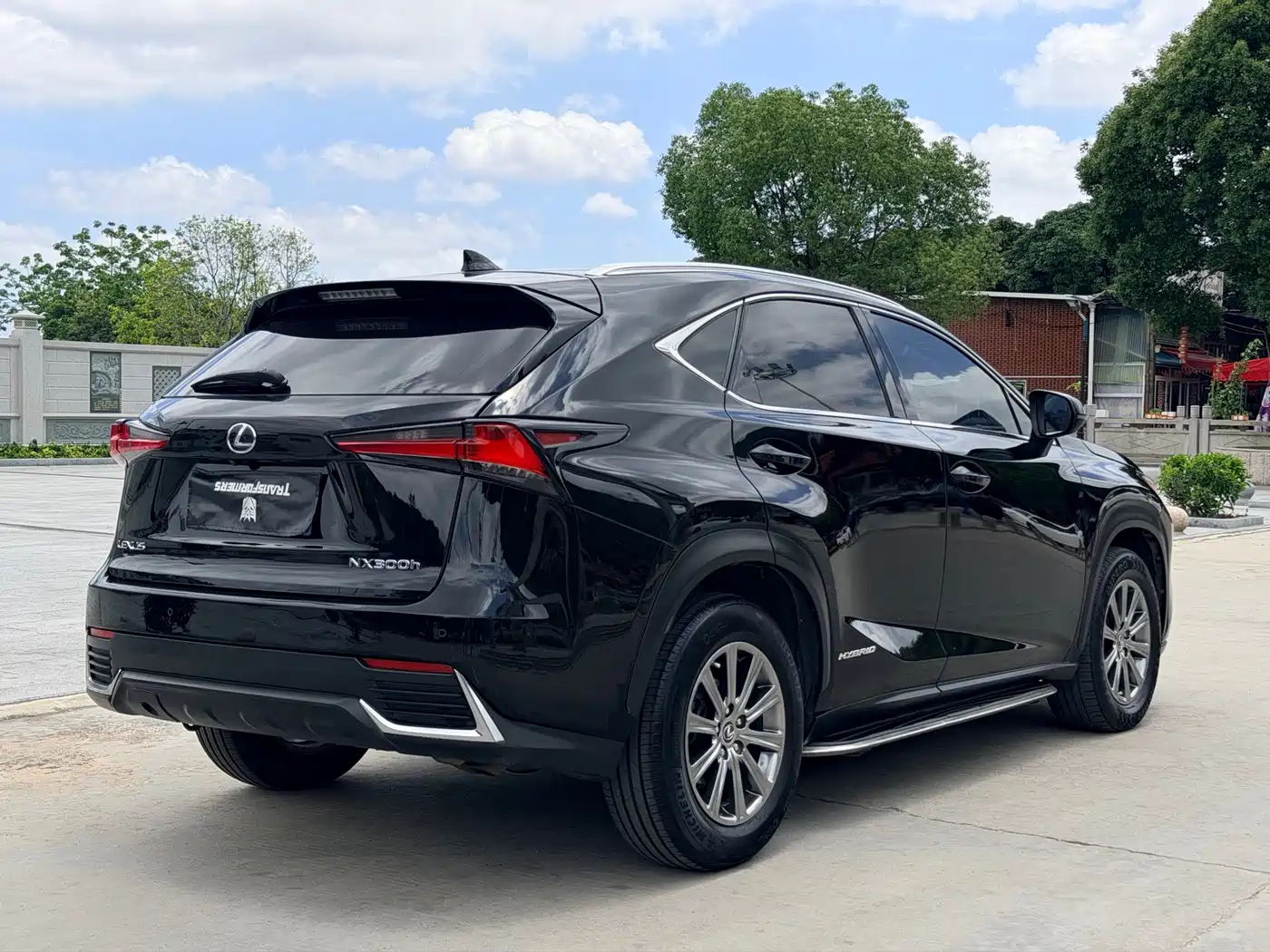 Lexus NX 2017 300h FWD Sharp Style Edition фото 9