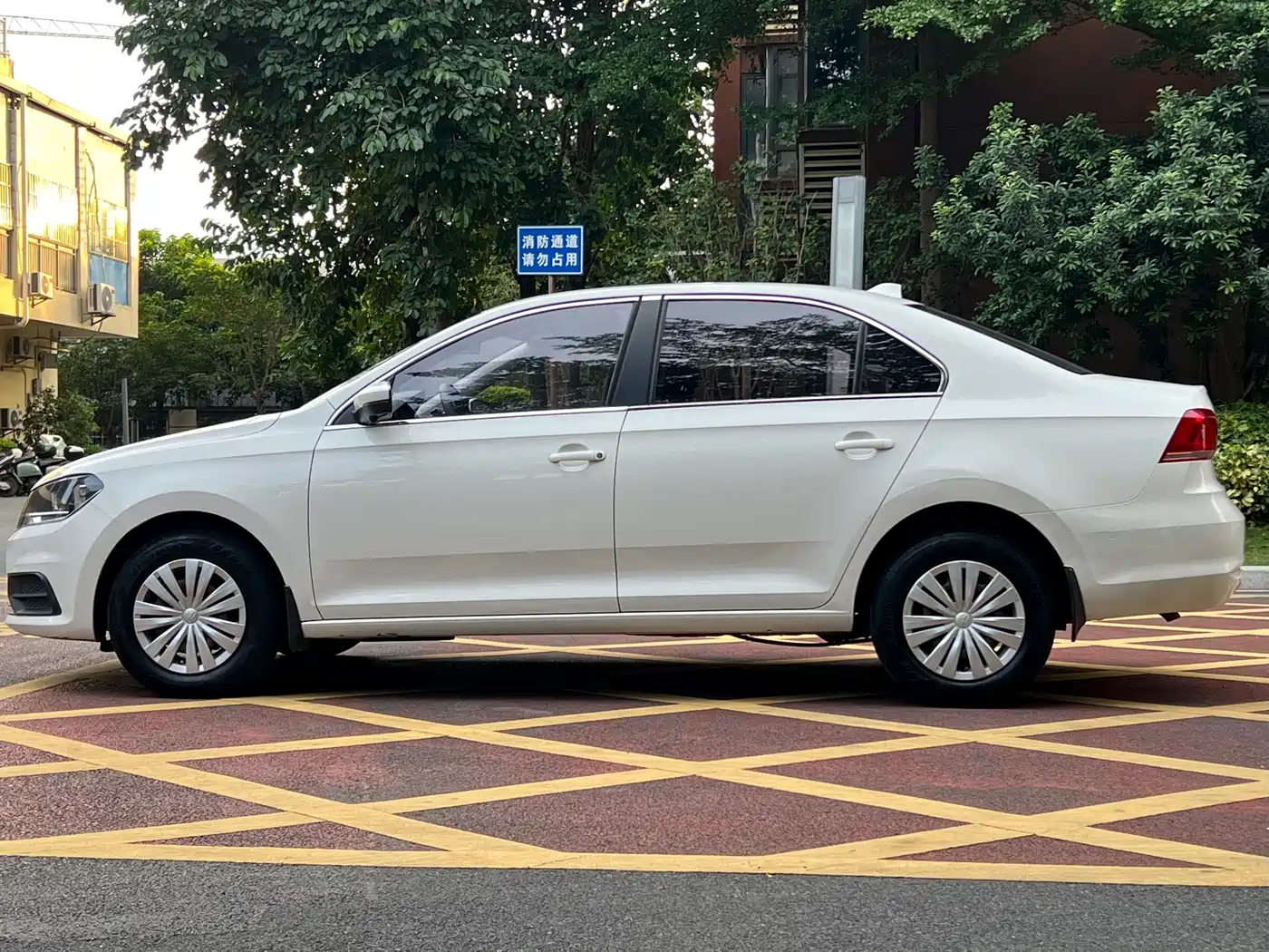 Volkswagen Santana 2016 1.6L Automatic Trend Edition фото 5