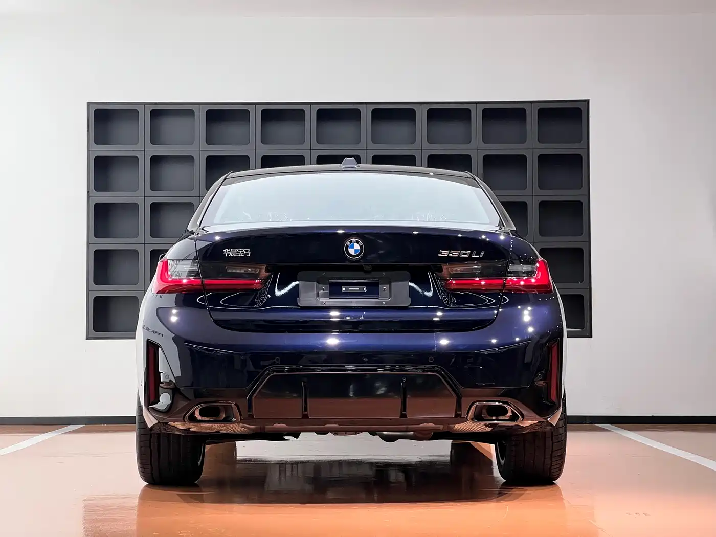 BMW 3 Series 2025 330Li M Sport Night Edition фото 6