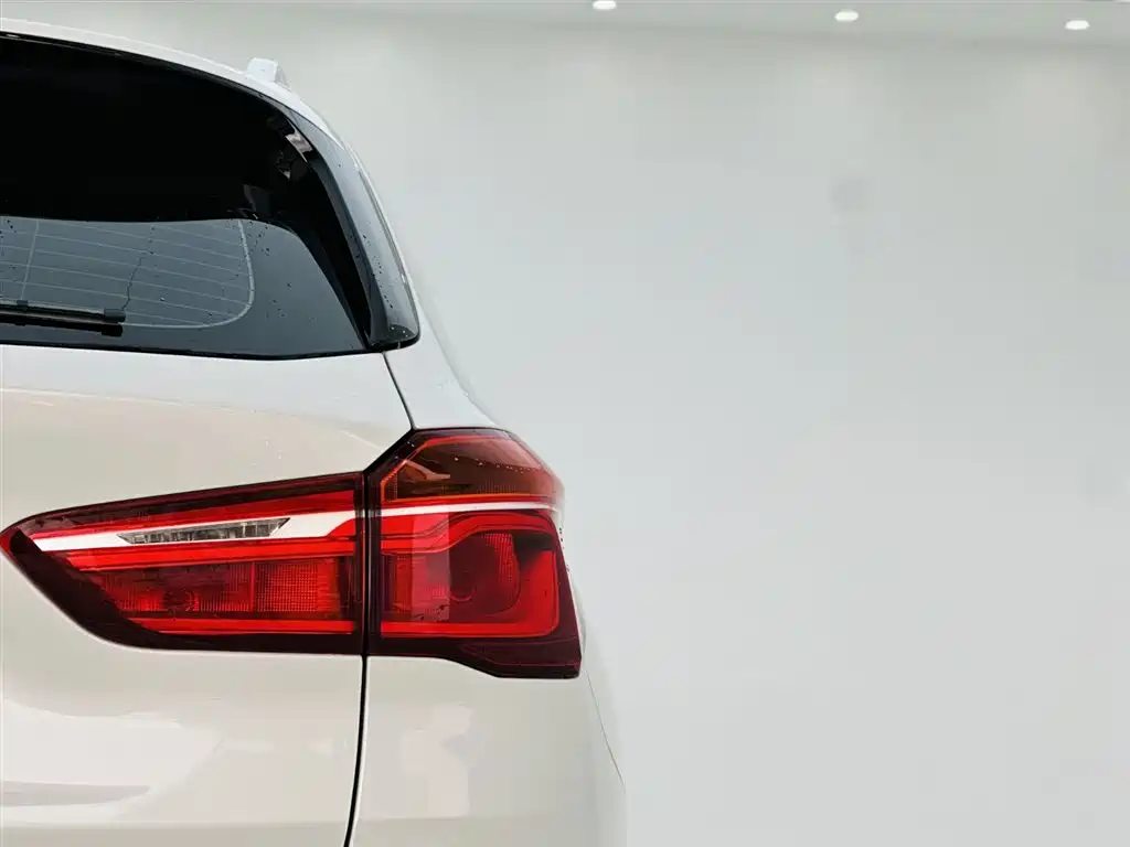 BMW X1 2019 sDrive18Li Fashion Model фото 11