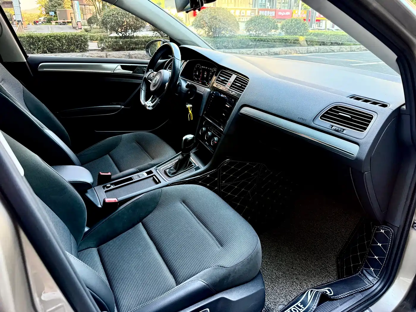 Volkswagen Golf 2020 280TSI DSG Luxury фото 9