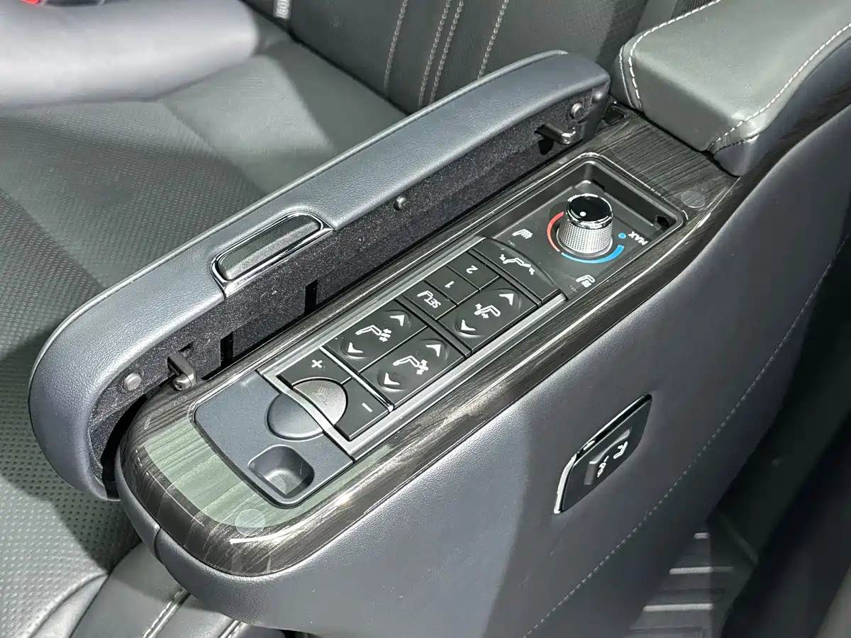Lexus LM 2021 2020 300h Seven-Seater Elegance Edition