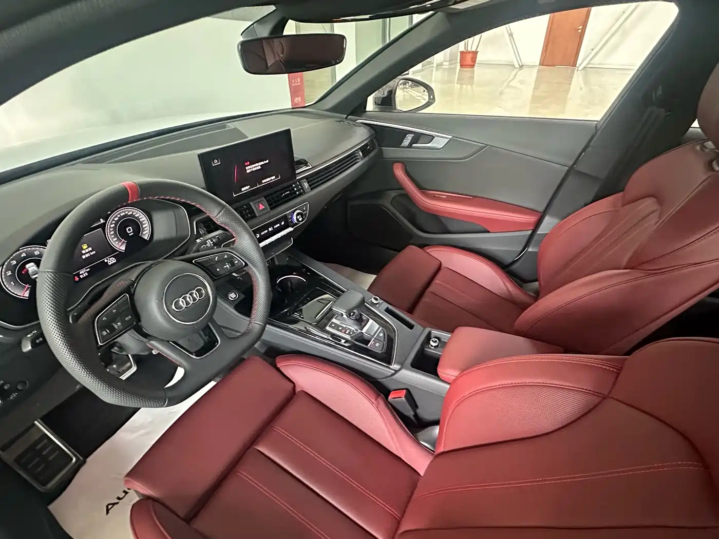 Audi A4L 2025 2 Million Celebration Edition 40 TFSI Luxury Dynamic фото 5