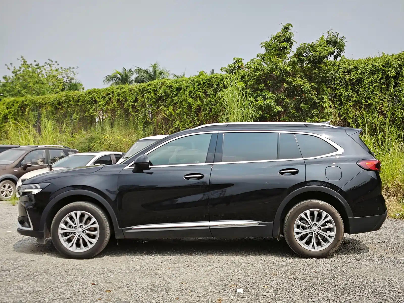 Photo 4 - Buick Envision Plus