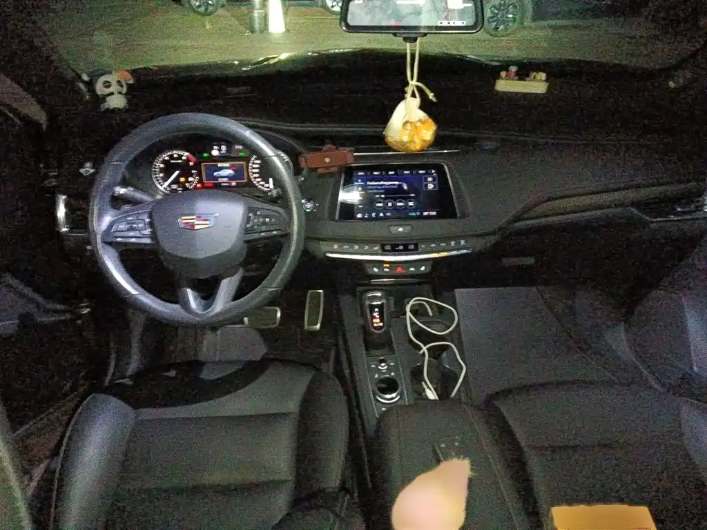Фото 13 - Cadillac XT4