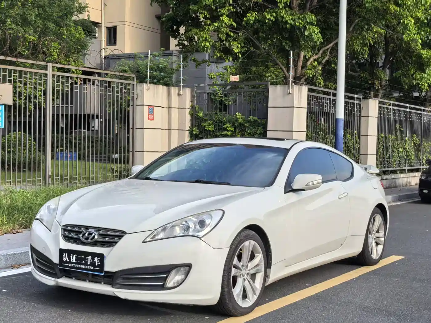Hyundai Genesis Coupe 2010 2009 2.0T Automatic Elegant Edition