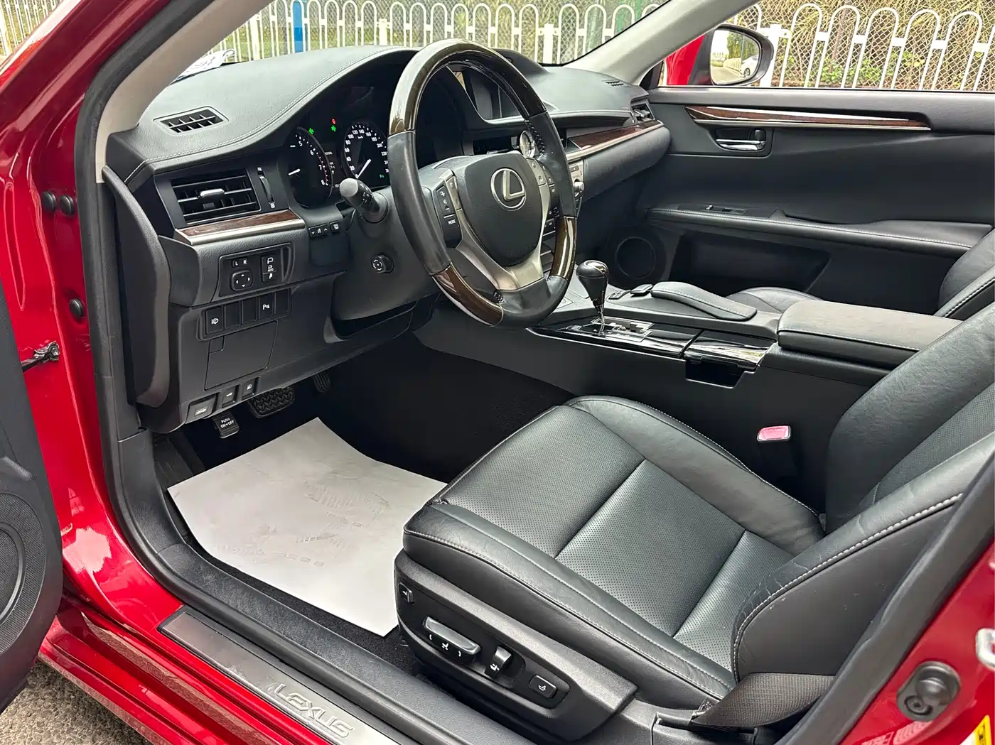 Lexus ES 2014 250 Elegance Edition фото 7
