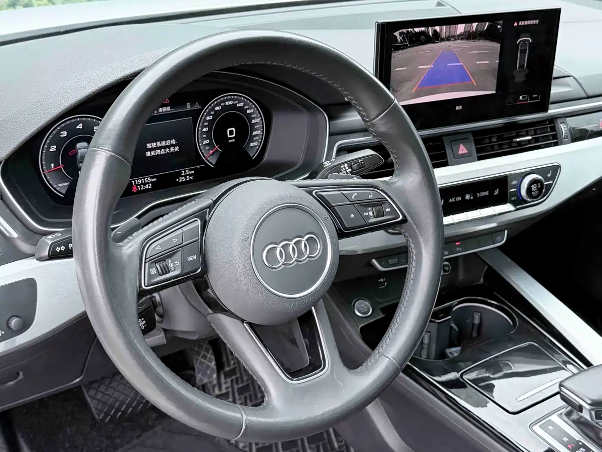 Фото 4 - Audi A4L