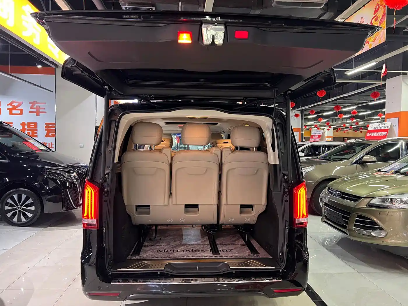 Mercedes-Benz V-Class 2022 V 260 L Long Wheelbase Luxury Edition фото 22