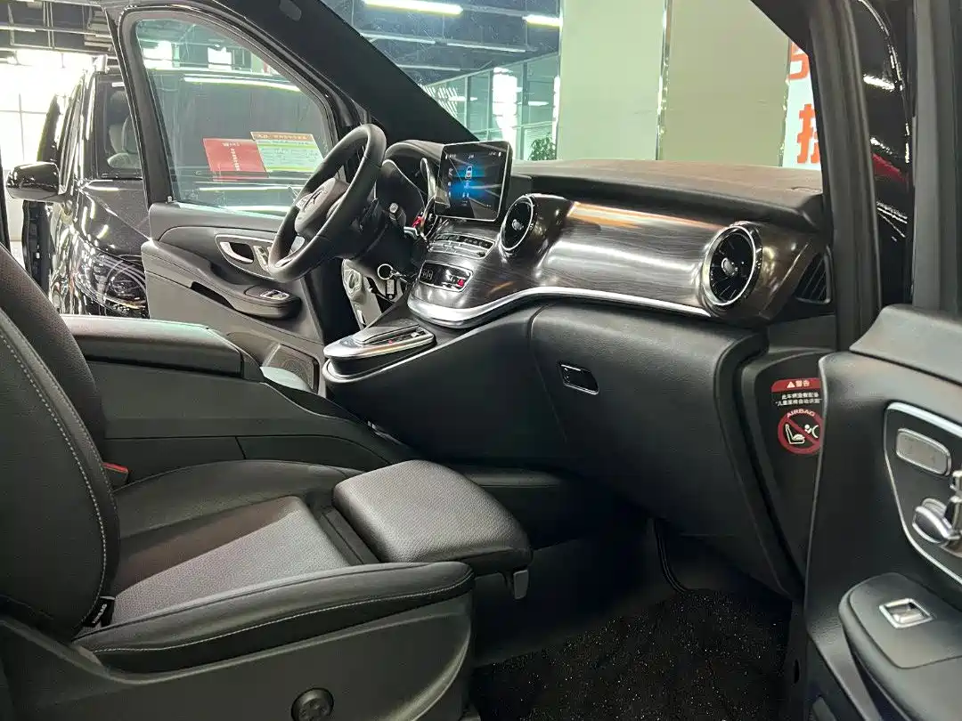 Mercedes-Benz V-Class 2022 V 260 Pilot Edition фото 12