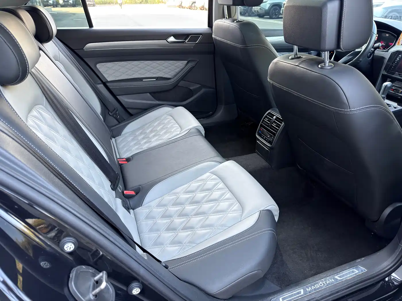 Volkswagen Magotan 2023 2 Million Units Anniversary Edition 330TSI DSG Leading Type фото 12