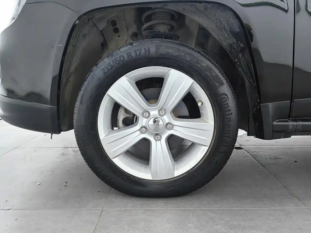Jeep Compass (Import) 2016 2015 2.0L 2WD Sport