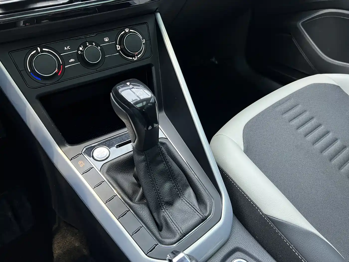 Volkswagen Polo 2021 Plus 1.5L Automatic Colorful Tech Edition фото 4