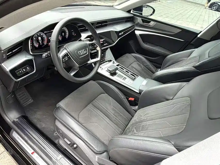 Audi A7L 2025 Model Year 45 TFSI Luxury фото 4