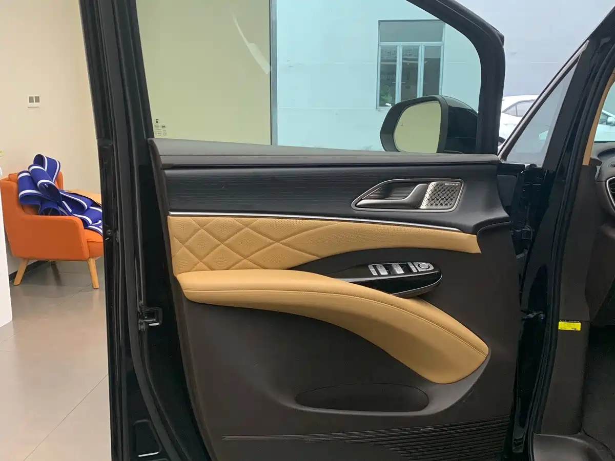 Denza D9 2025 2025 Model DM-i Smart Drive Edition 1020 AWD Flagship