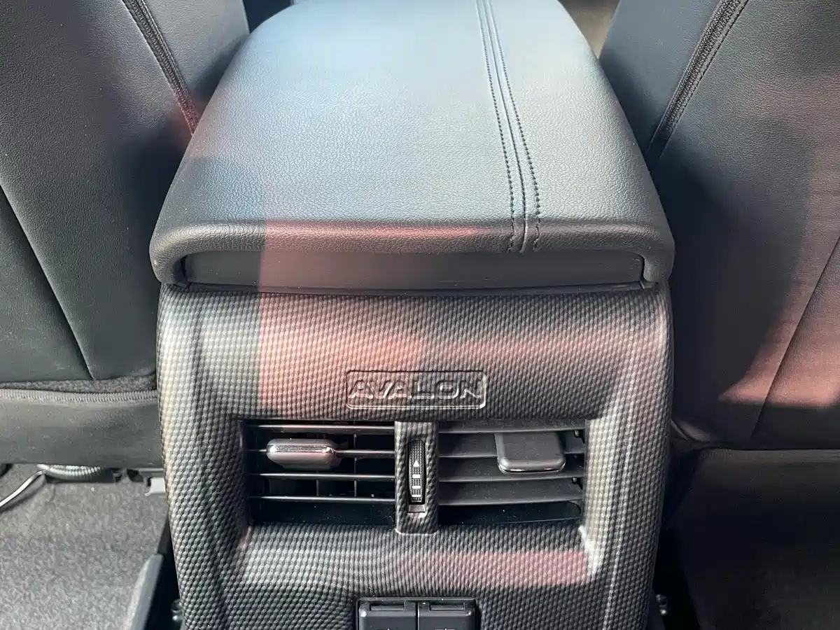 Toyota Avalon 2019 Hybrid 2.5L Luxury Edition China VI фото 13