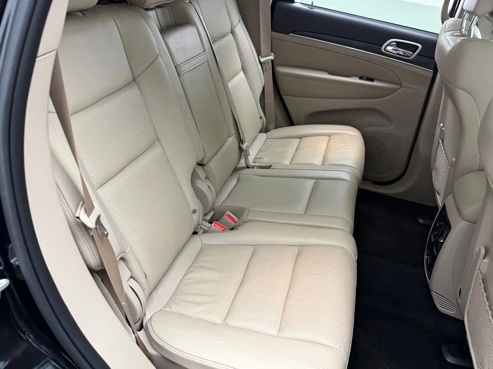 Photo 26 - Jeep Grand Cherokee (Import)
