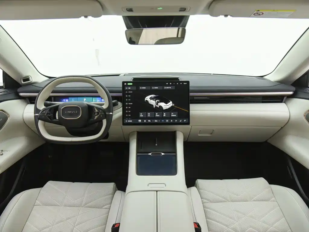 Lynk & Co 10 EM-P 2025 2025 240km Base