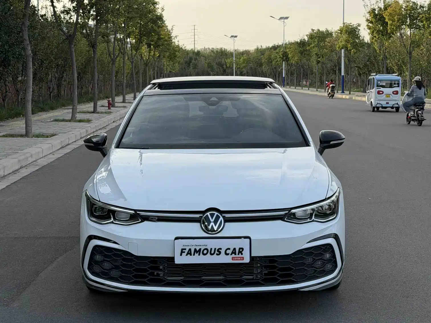 Photo 2 - Volkswagen Golf