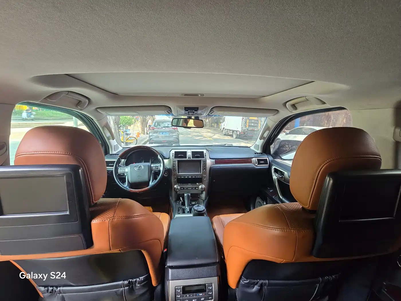 Photo 13 - Lexus GX