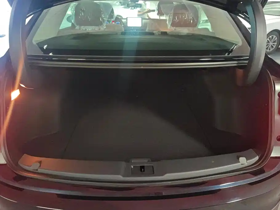 Hongqi E-QM5 2026 2025 Model 500km Travel Edition