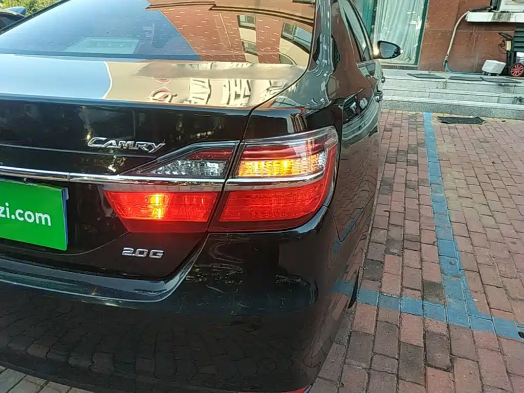Фото 8 - Toyota Camry