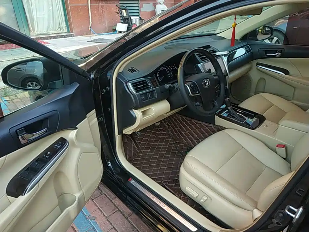 Фото 16 - Toyota Camry
