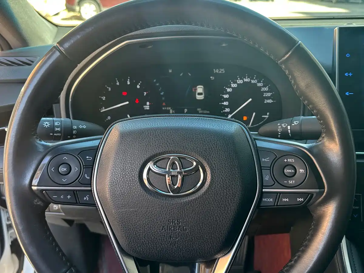 Toyota Avalon 2022 2.0L XLE Premium фото 12
