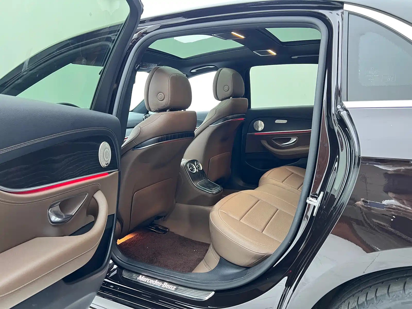 صورة 6 - Mercedes-Benz E-Class
