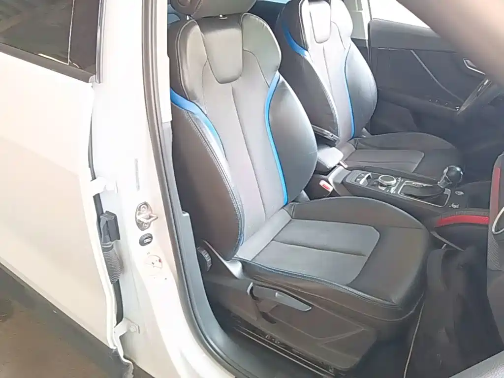 Фото 25 - Audi Q2L e-tron