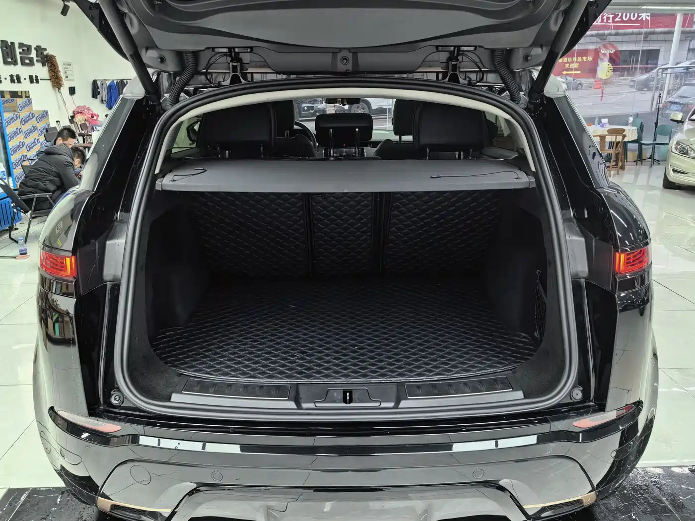Land Rover Range Rover Evoque 2023 Range Rover Evoque L 249PS Corinthian Bronze Special Edition фото 17