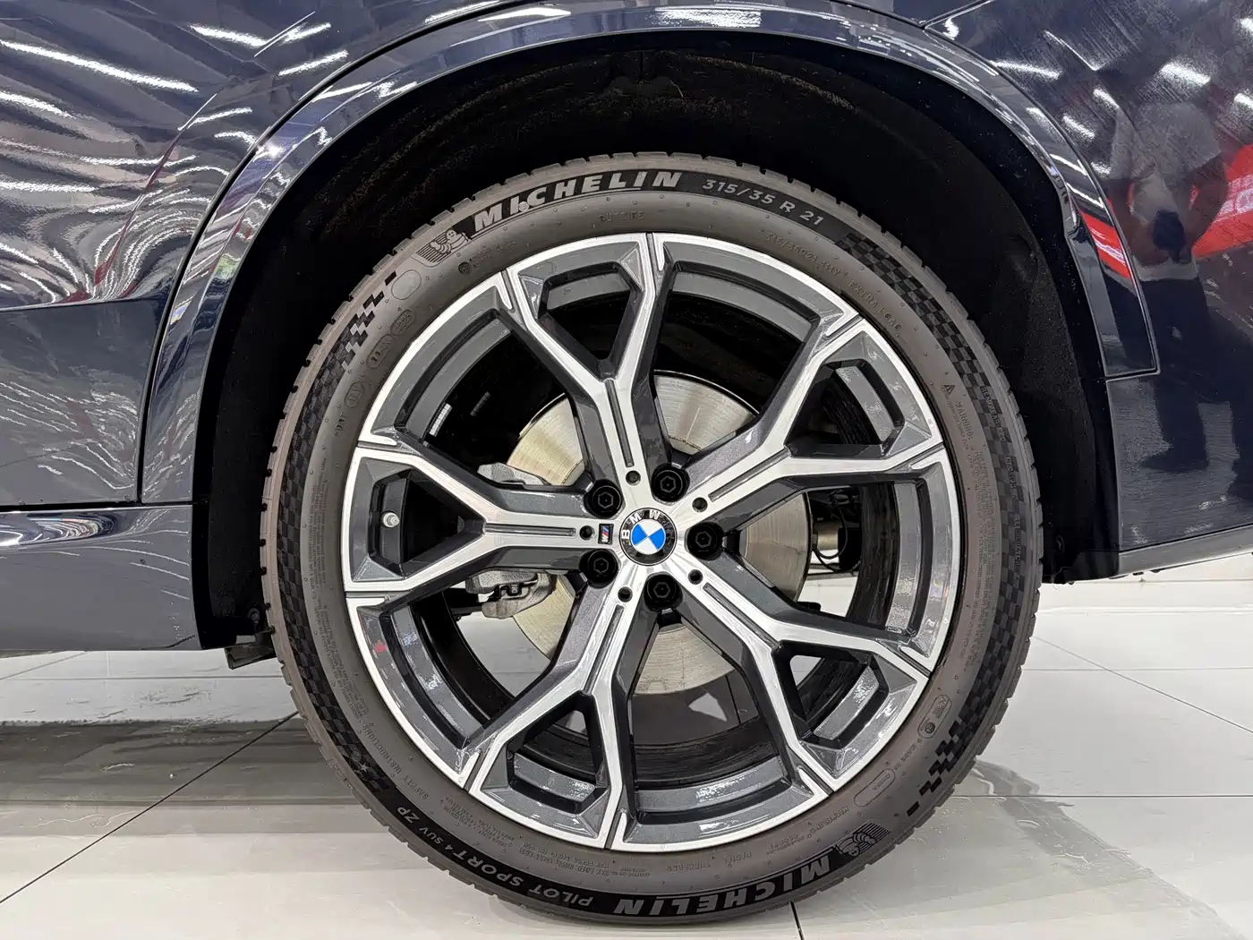 BMW X5 2025 Model xDrive 30Li Exclusive M Sport Blackout Package фото 27