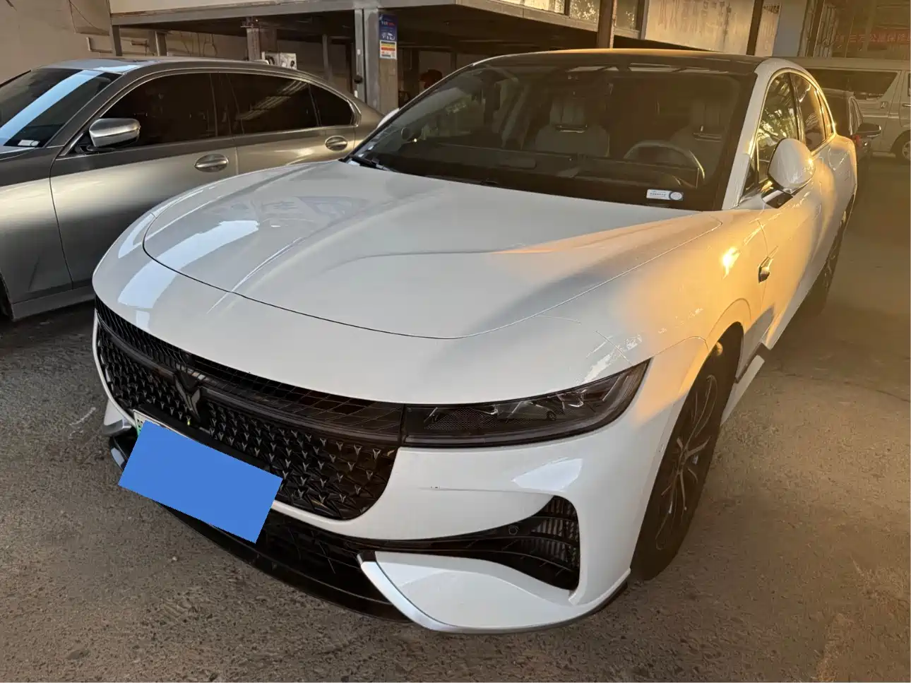 Voyah Auto VOYAH Zhuiguang 2024 PHEV AWD Ultra-long Range Executive Edition