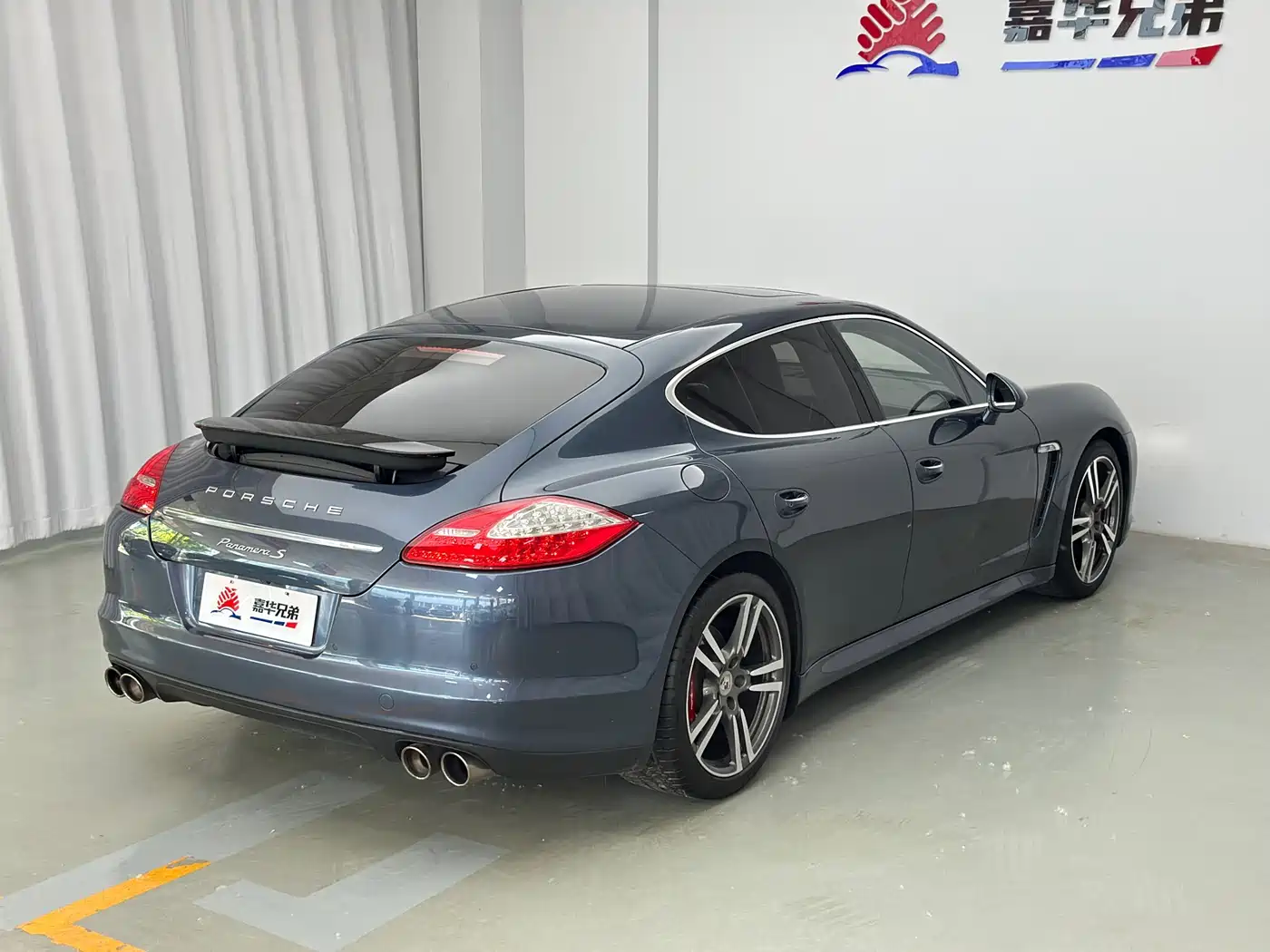 Porsche Panamera 2010 Model Panamera S 4.8L фото 18