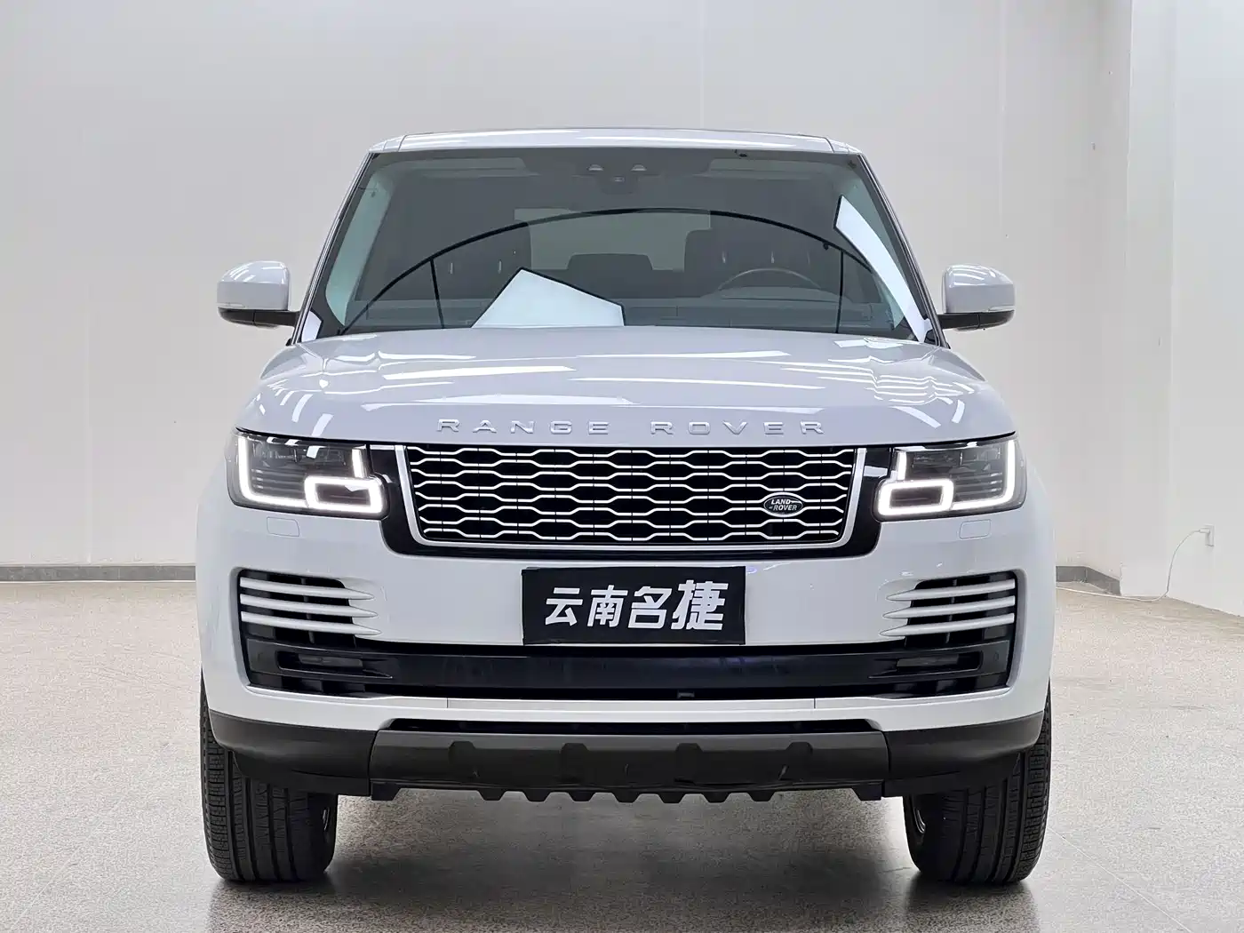 Land Rover Range Rover 2018 3.0 SC V6 Vogue Heritage Extended Edition фото 2