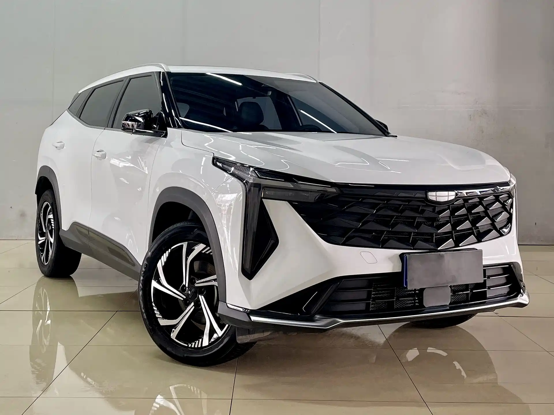 Фото 2 - Geely Atlas