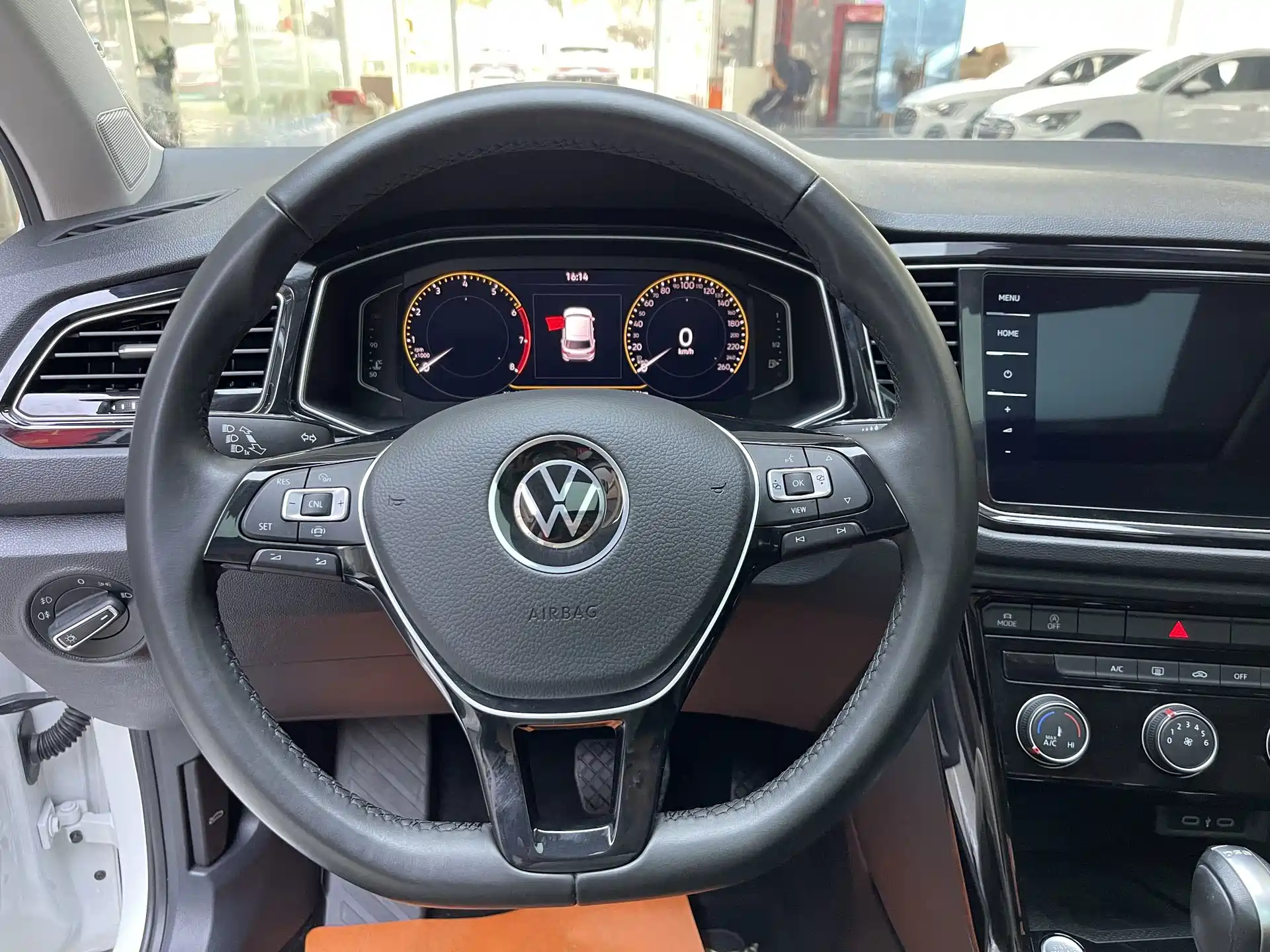 Фото 20 - Volkswagen T-ROC