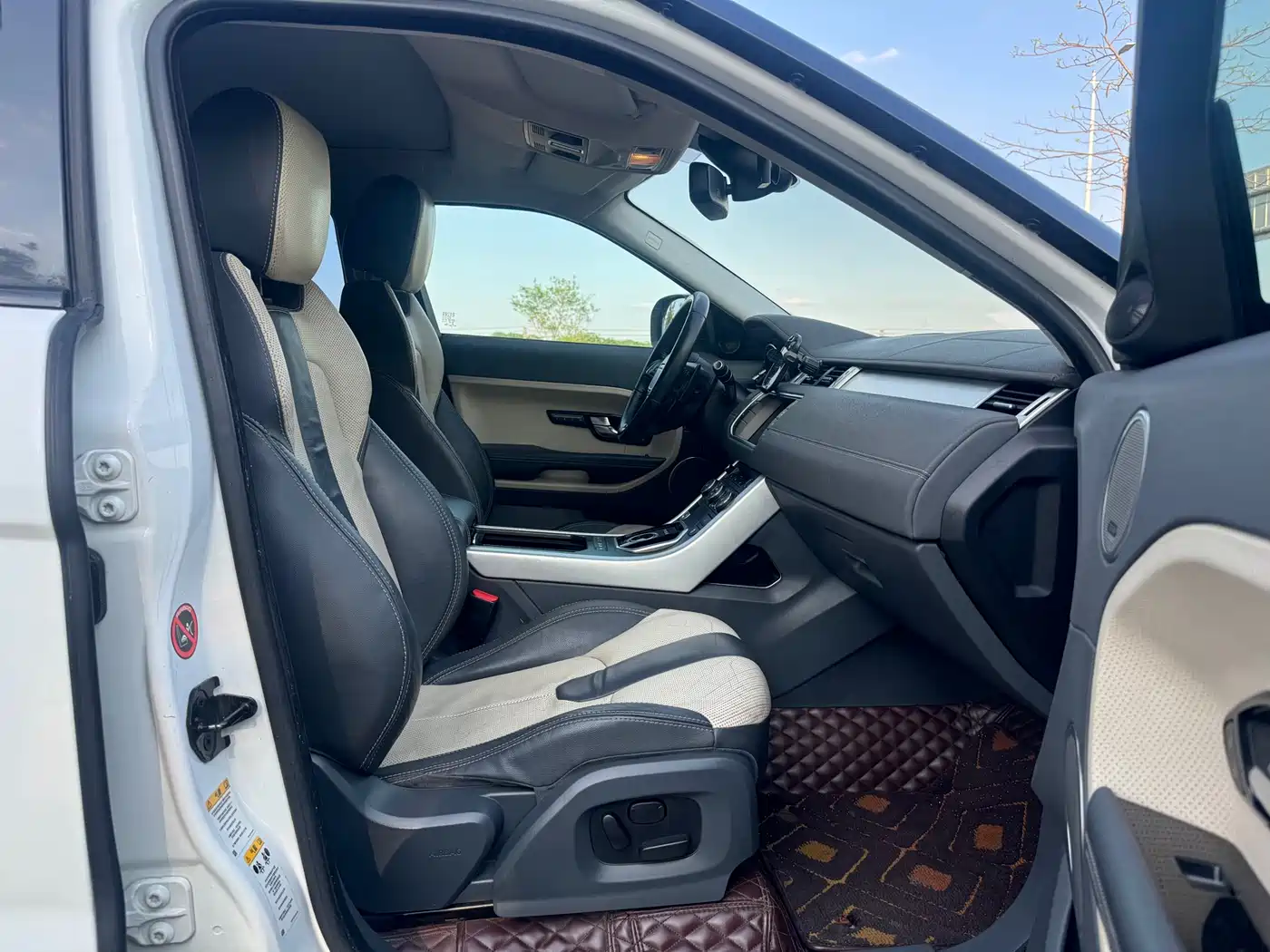 Land Rover Range Rover Evoque (Import) 2013 2.0T 5-door Dynamic Edition фото 6