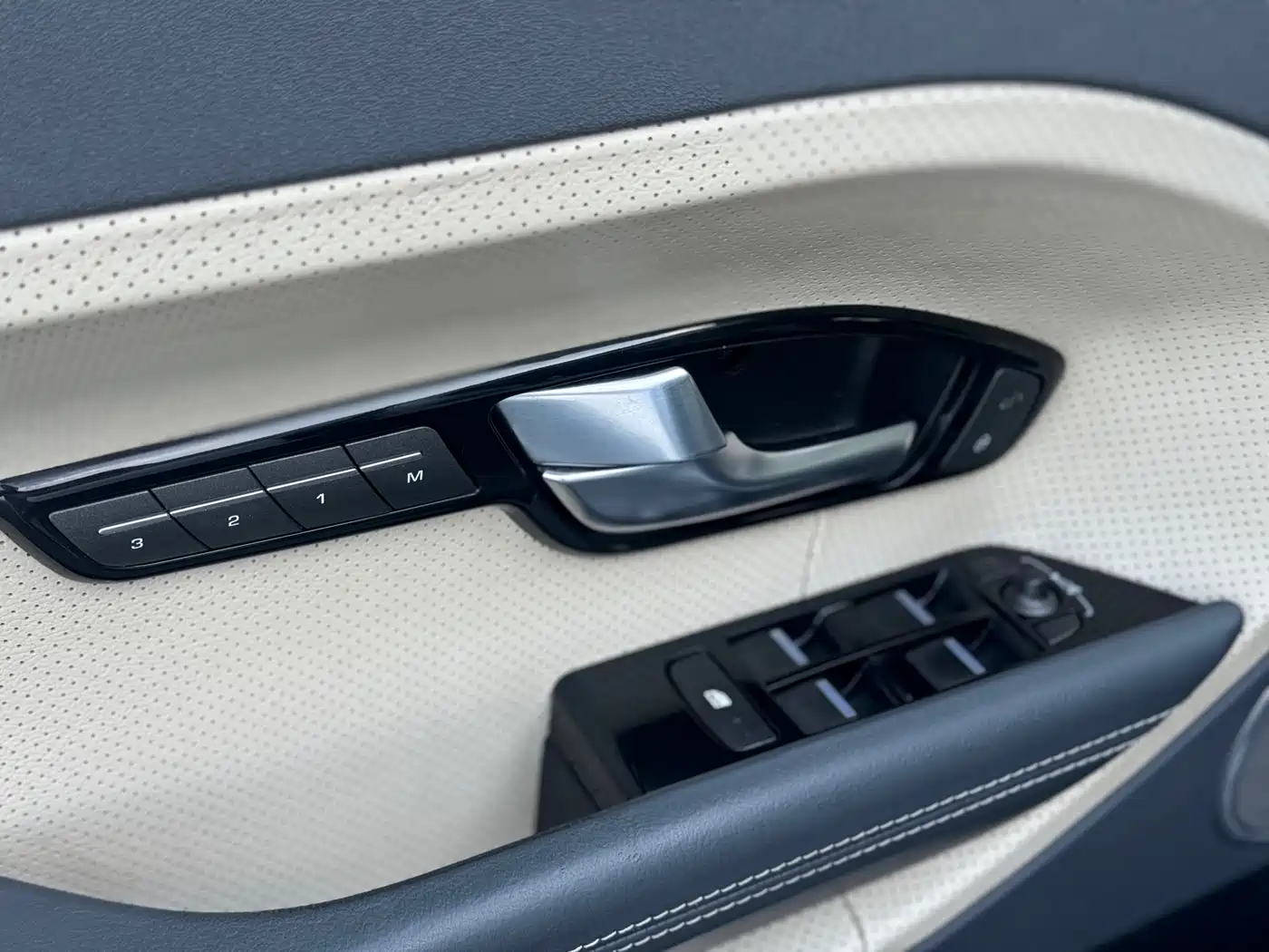 Land Rover Range Rover Evoque (Import) 2013 2.0T 5-door Dynamic Edition фото 15